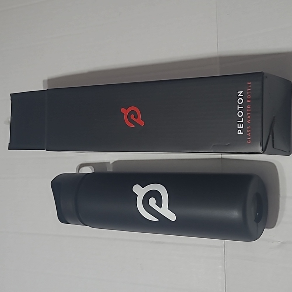 Peloton water bottle silicon + glass